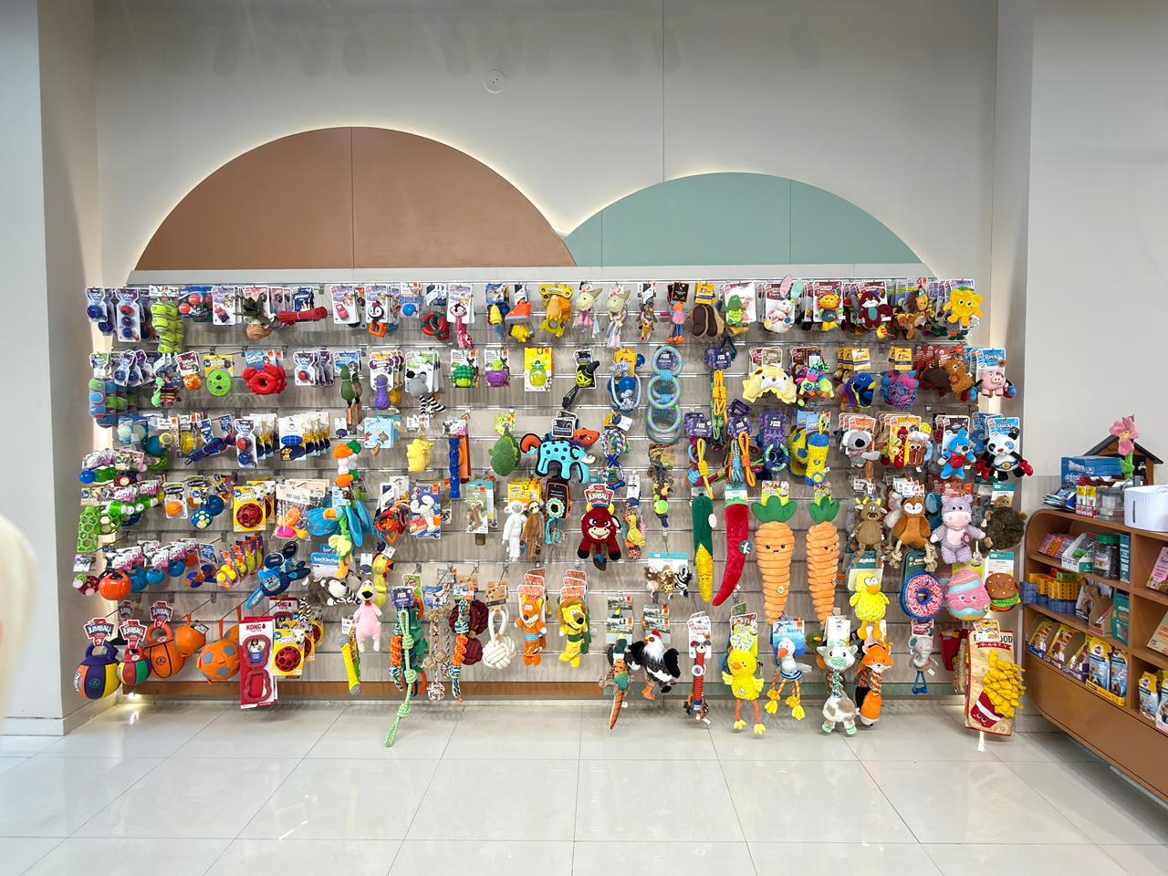 Inside Miou and Wuff Sindhubhavan Road store &mdash; photo 5
