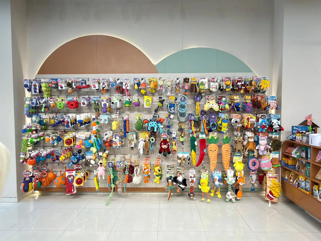 Inside Miou and Wuff Sindhubhavan Road store — photo 5